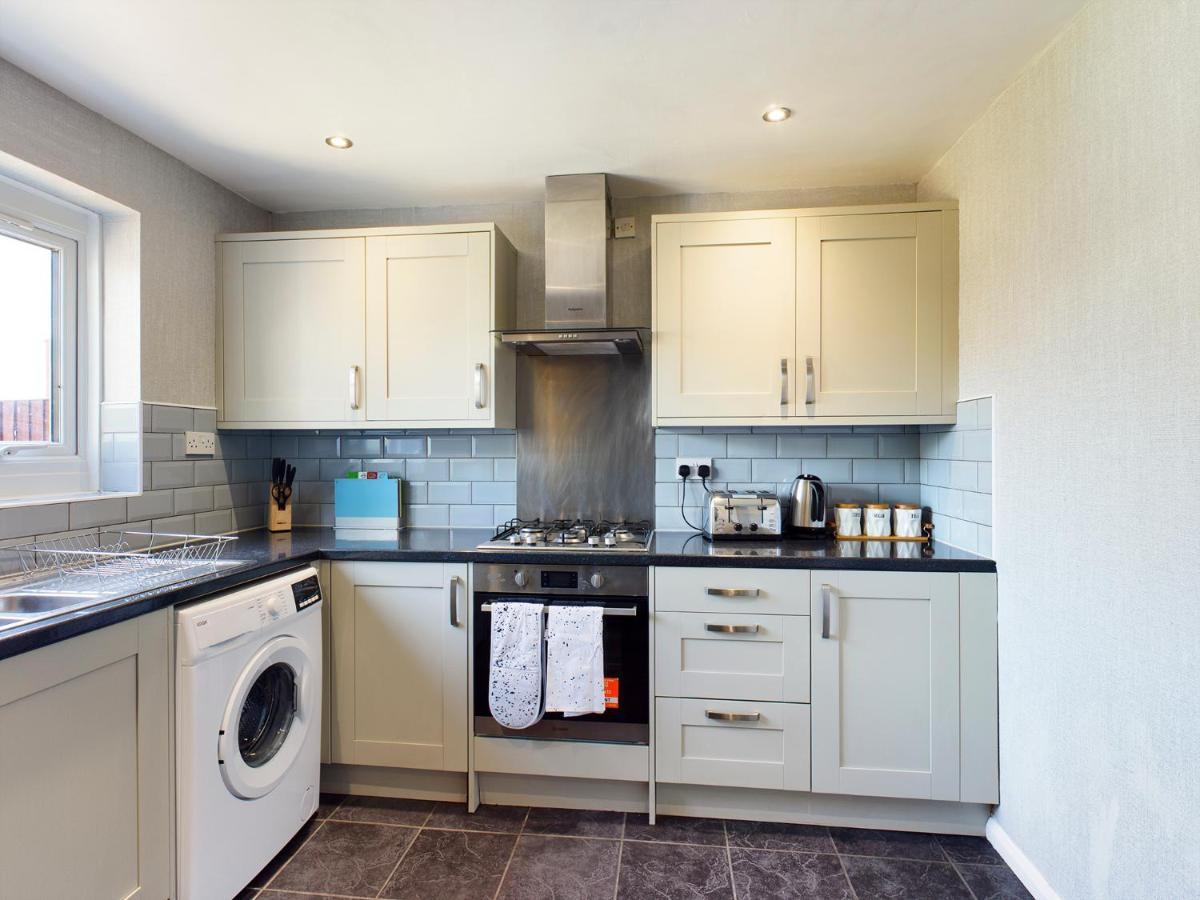 247 Serviced Accommodation In Telford- 3Br House Экстерьер фото