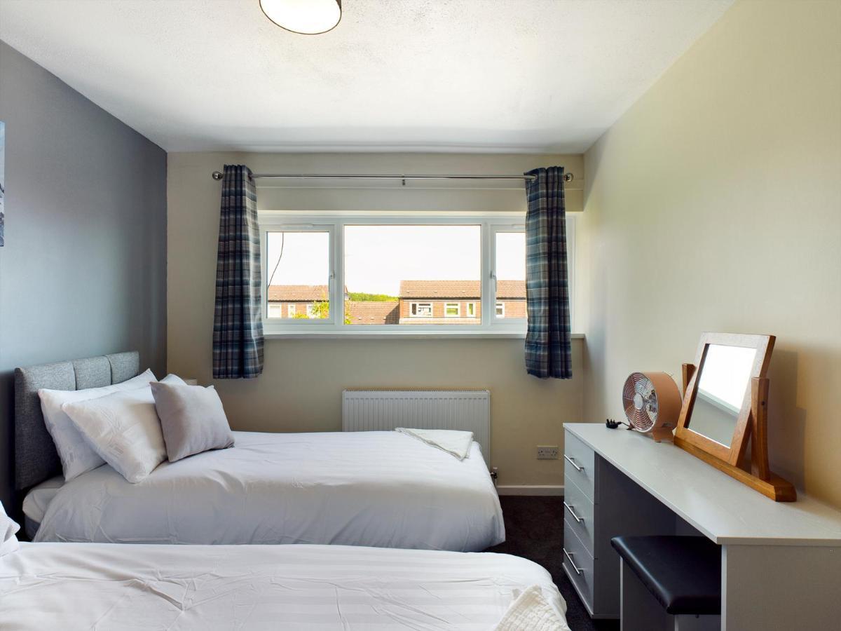 247 Serviced Accommodation In Telford- 3Br House Экстерьер фото