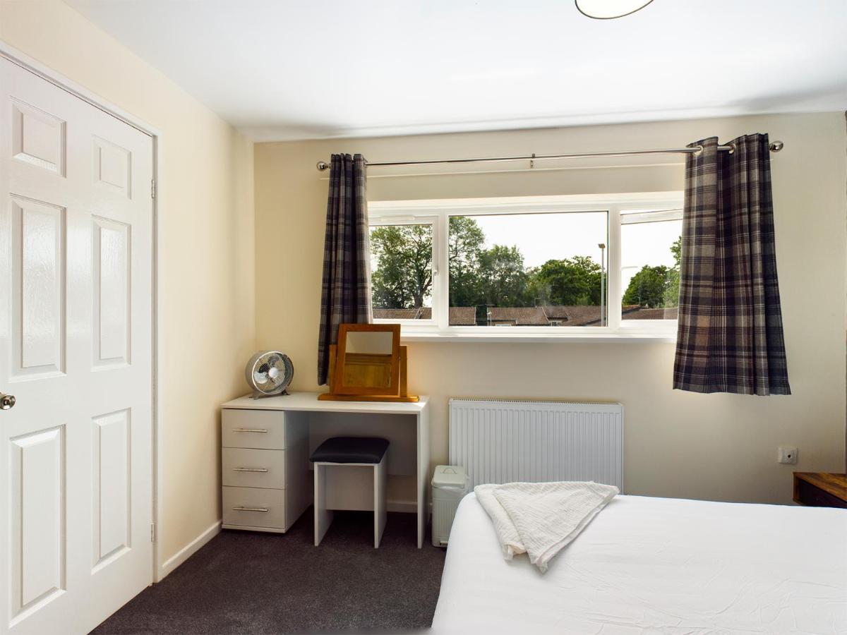 247 Serviced Accommodation In Telford- 3Br House Экстерьер фото