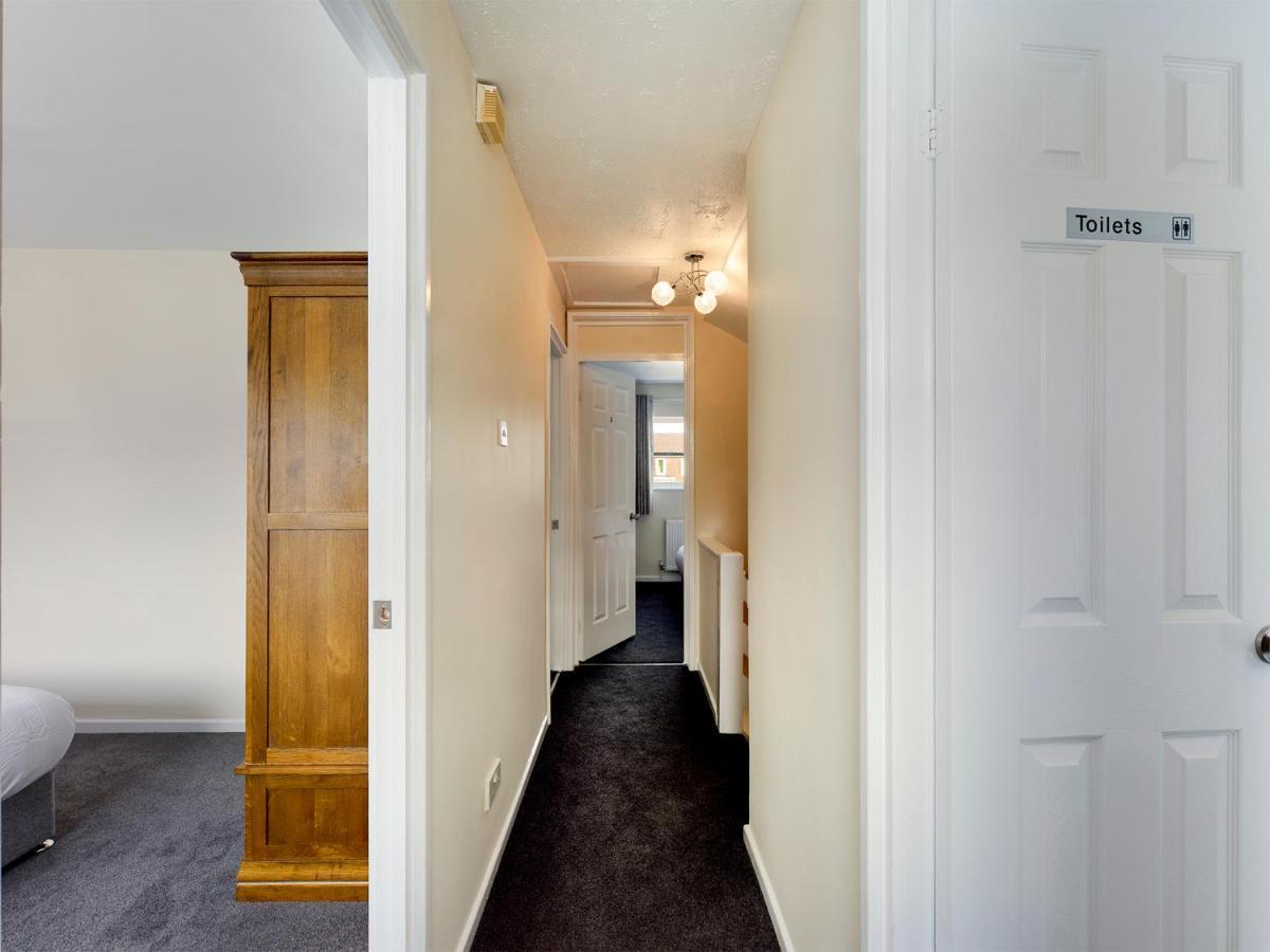 247 Serviced Accommodation In Telford- 3Br House Экстерьер фото