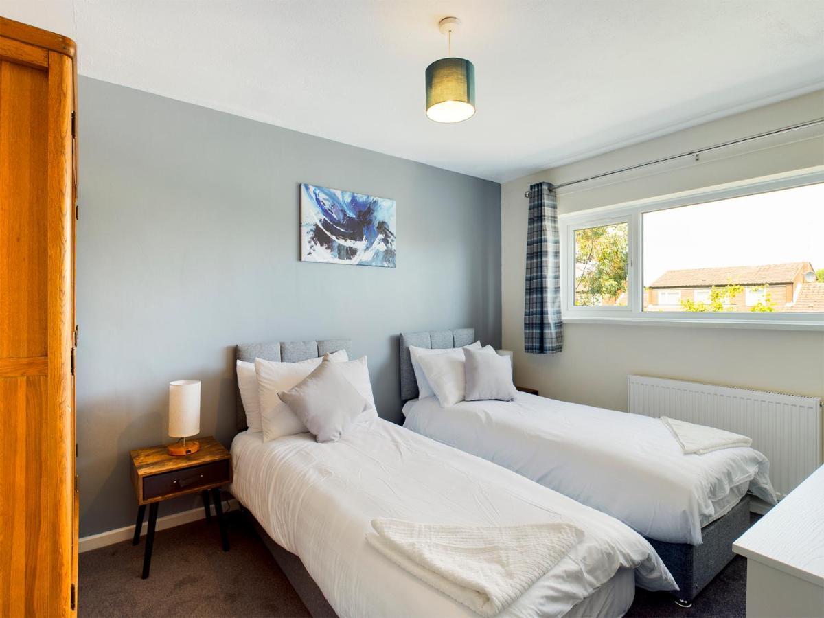 247 Serviced Accommodation In Telford- 3Br House Экстерьер фото